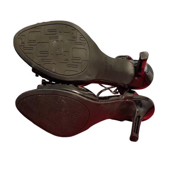 Unisa Bow Tie Heels With Buckle Strap Size 6M - Picture 9 of 12